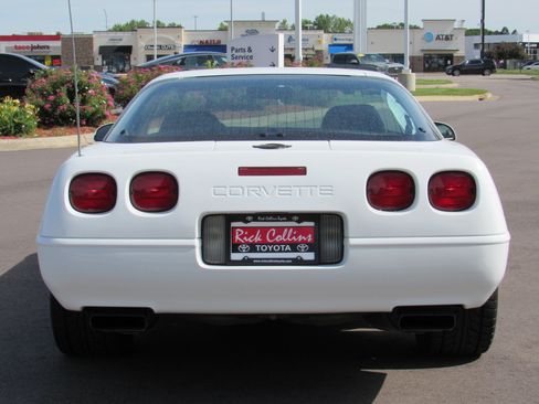 Used 1996 Chevrolet Corvette Coupe RWD image 7