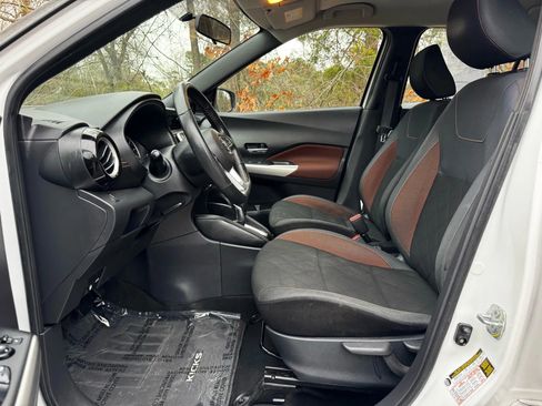 Used 2019 Nissan Kicks SR image 14