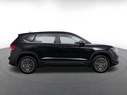 Used 2026 Volkswagen Taos SE FWD image 8