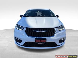 New 2026 Chrysler Pacifica Select video 2