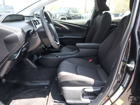 Used 2020 Toyota Prius LE FWD image 20