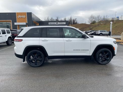 New 2026 Jeep Grand Cherokee Limited w/ Limited Altitude Package AWD/4WD image 2