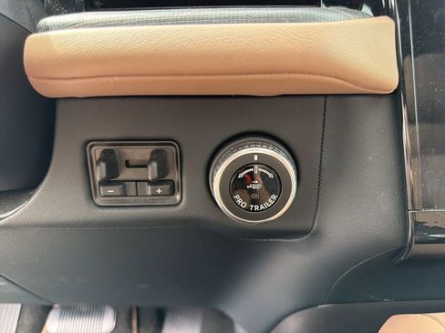 Used 2025 Lincoln Navigator Black Label image 23