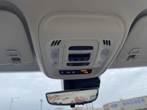 Used 2022 Buick Envision Avenir w/ Technology Package II image 29