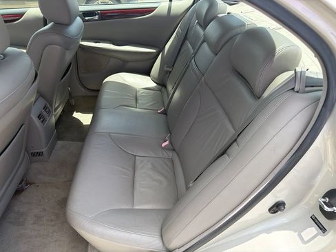 Used 2004 Lexus ES 330 FWD image 8
