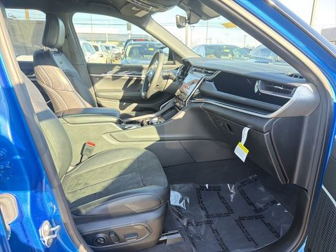 Used 2022 Jeep Grand Cherokee Trailhawk AWD/4WD image 15