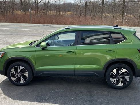 New 2026 Volkswagen Taos SE AWD/4WD image 8