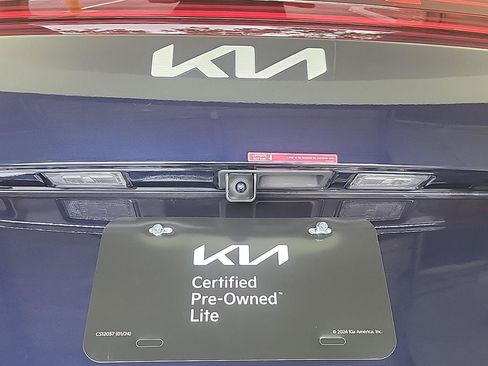 Used 2026 Kia Carnival EX FWD image 9