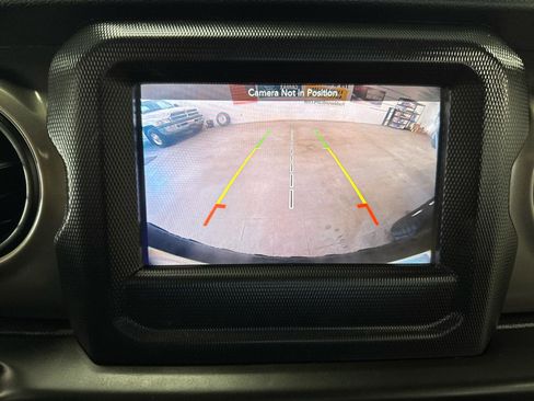 Used 2018 Jeep Wrangler Unlimited Sport S image 17