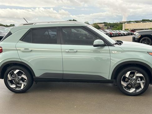 Used 2025 Hyundai Venue SEL FWD image 14