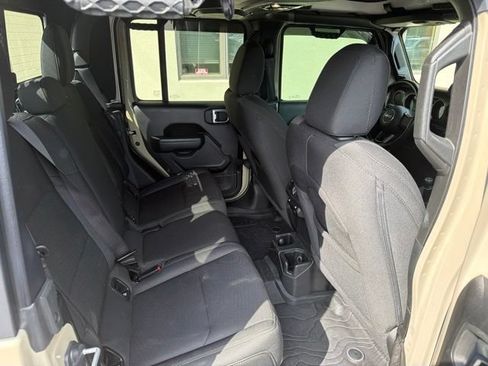 Used 2022 Jeep Gladiator Sport AWD/4WD image 19
