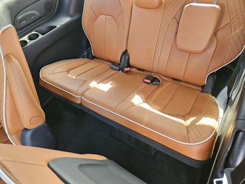 New 2026 Chrysler Pacifica Pinnacle FWD image 28
