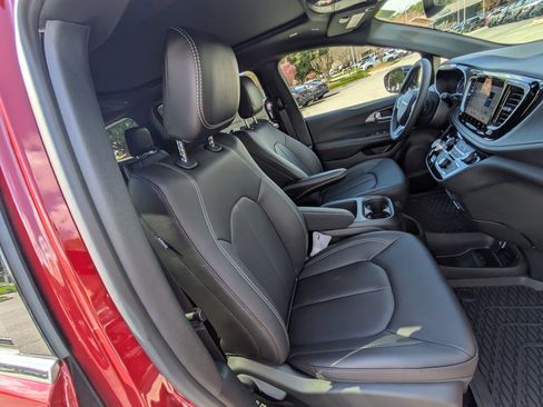 New 2026 Chrysler Pacifica Select FWD image 28