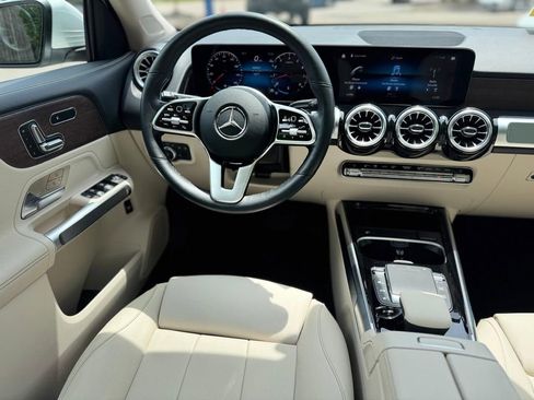 Used 2023 Mercedes-Benz GLB 250 4MATIC w/ Premium Package image 26