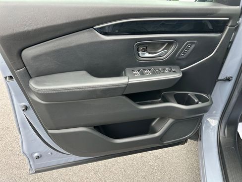 Used 2025 Honda Pilot Touring image 14