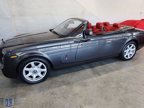 Used 2017 Rolls-Royce Phantom Drophead Coupe RWD image 54