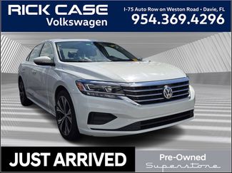 Used 2022 Volkswagen Passat 2.0T SE image 1