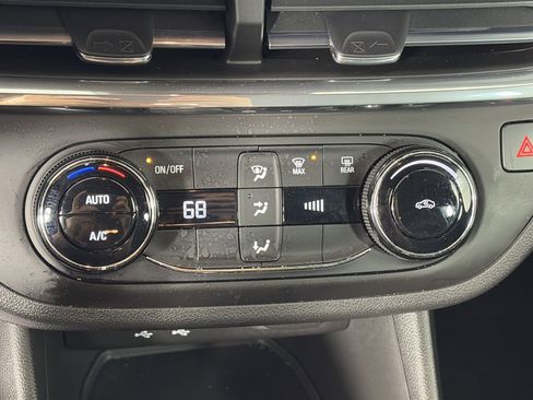 Certified 2025 Buick Envista Preferred FWD image 21