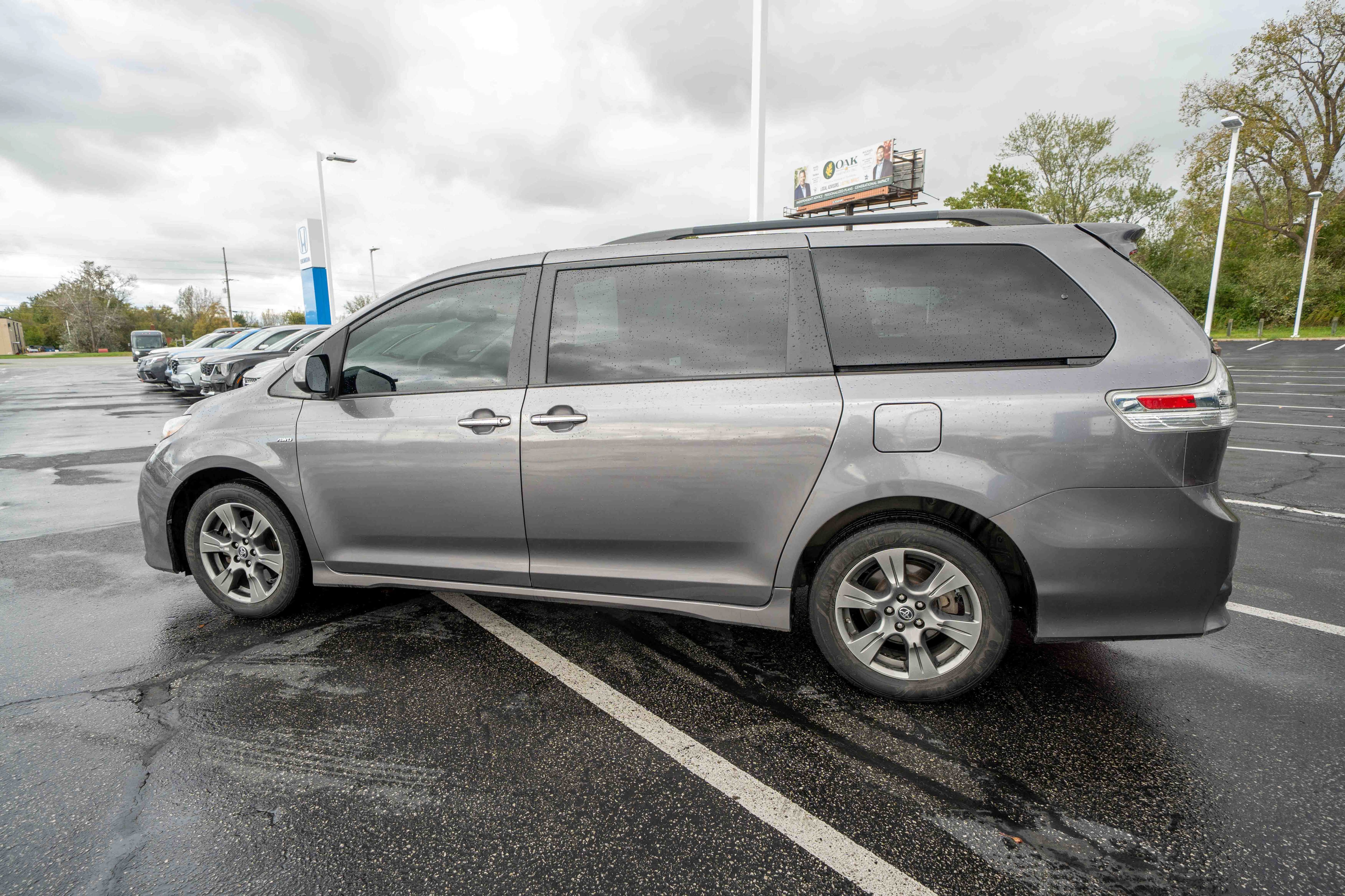 Used 2020 Toyota Sienna SE Premium AWD/4WD image 4