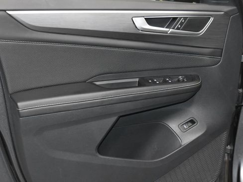 Used 2024 Volkswagen Atlas Cross Sport SE image 4