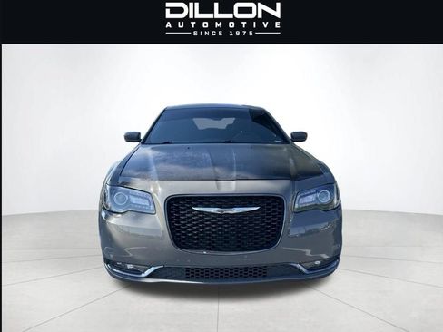 Used 2019 Chrysler 300 S RWD image 7