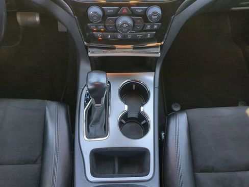 Used 2022 Jeep Grand Cherokee Laredo X image 21