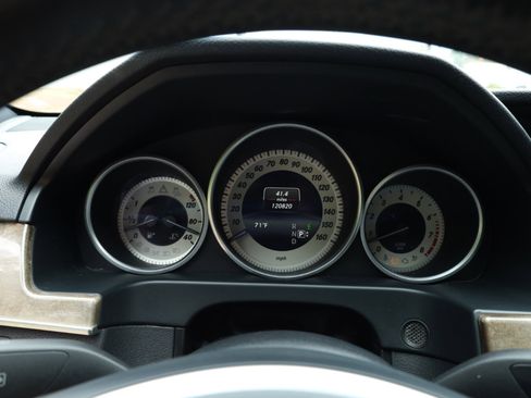 Used 2016 Mercedes-Benz E 350 Sedan image 29