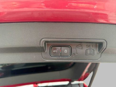 Used 2020 Ford Explorer XLT w/ Equipment Group 202A image 9