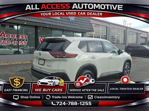Used 2023 Nissan Rogue SV image 2