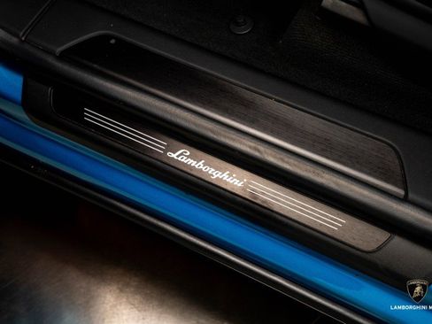 Used 2025 Lamborghini Urus SE image 21