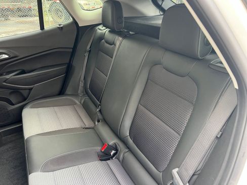 Used 2025 Chevrolet Trax LT image 31