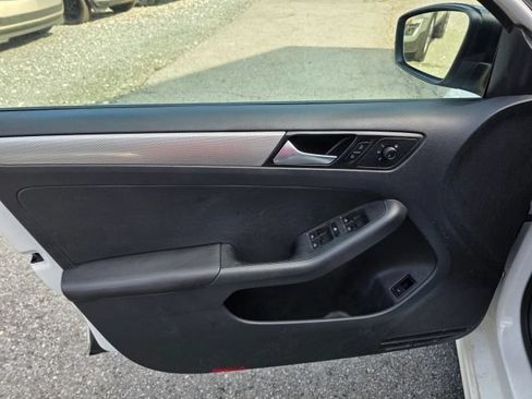 Used 2016 Volkswagen Jetta SE FWD image 11