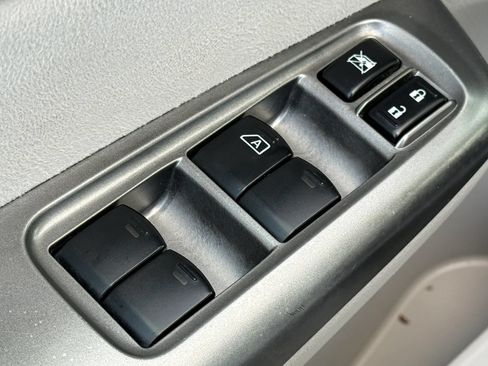 Used 2012 Subaru Forester 2.5X Limited AWD/4WD image 24