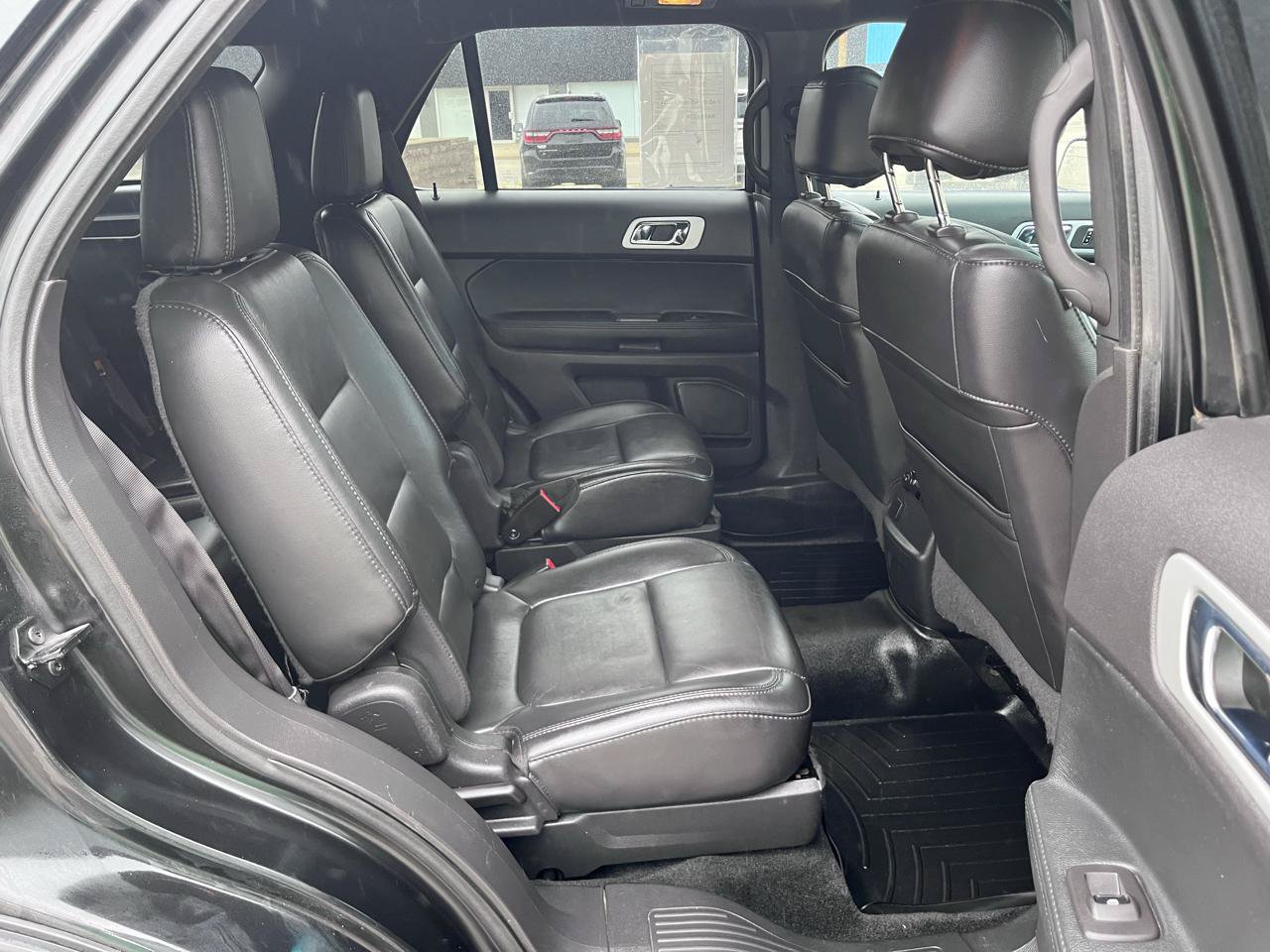 Used 2015 Ford Explorer XLT w/ Equipment Group 202B AWD/4WD image 17
