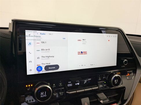 New 2026 Toyota Highlander Platinum image 17