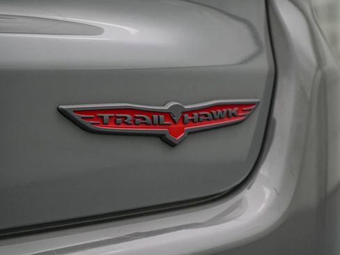 Used 2022 Jeep Compass Trailhawk w/ Sun and Sound Group AWD/4WD image 18