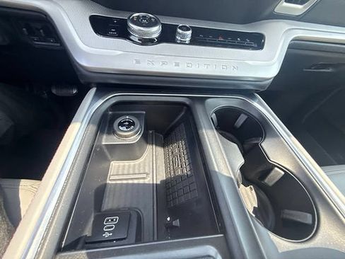 Used 2025 Ford Expedition Active AWD/4WD image 37