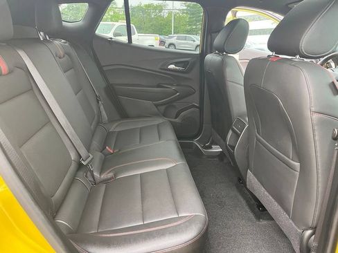 Certified 2024 Chevrolet Trax RS w/ Sunroof Package FWD image 43