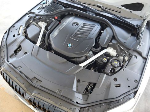Used 2022 BMW 740i w/ M Sport Package RWD image 37