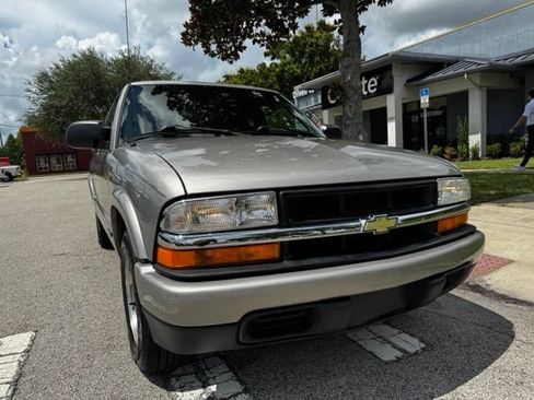 Used 2003 Chevrolet S10 Pickup LS RWD image 2