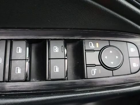 Used 2024 Nissan Rogue S AWD/4WD image 18
