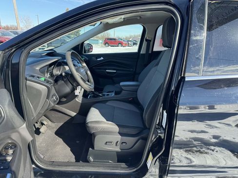Used 2017 Ford Escape SE image 16