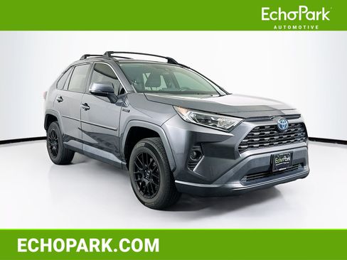 Used 2020 Toyota RAV4 XLE w/ Carpet Mat Package AWD/4WD image 1
