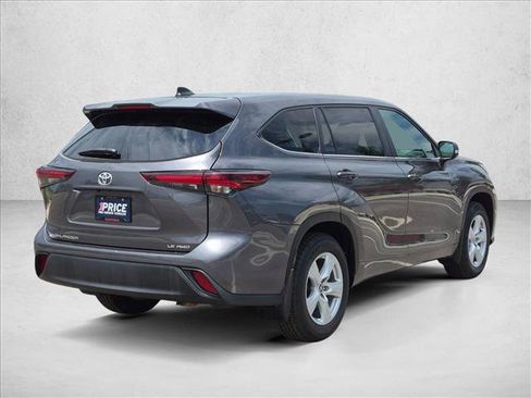 Used 2024 Toyota Highlander LE AWD/4WD image 5