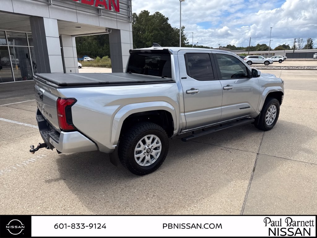 Used 2024 Toyota Tacoma SR5 AWD/4WD image 12