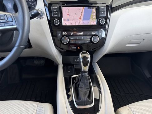 Used 2022 Nissan Rogue Sport SL w/ Premium Package image 13