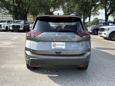 Used 2024 Nissan Rogue S AWD/4WD image 5