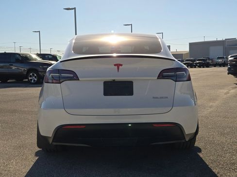 Used 2023 Tesla Model Y Performance image 4
