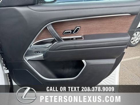 Used 2023 Land Rover Range Rover Long Wheelbase SE image 12