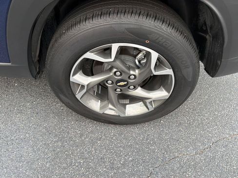 Used 2024 Chevrolet Trax LT FWD image 35